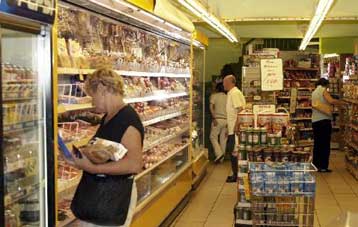 Στην Επιτροπή Ανταγωνισμού απολογούνται επτά αλυσίδες σούπερ μάρκετ