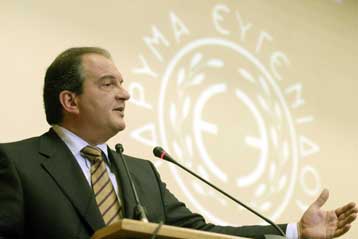 «Νέο επενδυτικό και αναπτυξιακό περιβάλλον» δημιουργεί η κυβέρνηση, λέει ο Κ.Καραμανλής