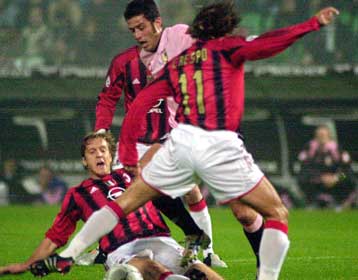 Πέρασε από το Παλέρμο η Μίλαν, νίκες και για Ουντινέζε, Φιορεντίνα