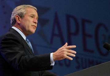 Σκληρή προειδοποίηση Μπους προς τη Βόρειο Κορέα από το βήμα της συνόδου του APEC
