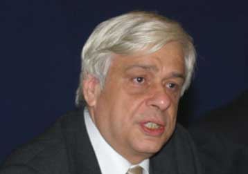 Ερασιτεχνικές χαρακτηρίζει ο Πρ.Παυλόπουλος τις προτάσεις Παπανδρέου για τους ΟΤΑ