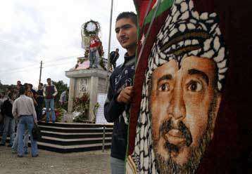 Μόνο η χήρα του Αραφάτ μπορεί να παραλάβει τον ιατρικό φάκελο, λένε οι δικηγόροι της