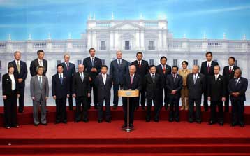 Αυλαία στη Σύνοδο του APEC με δεσμεύσεις για την καταπολέμηση της τρομοκρατίας