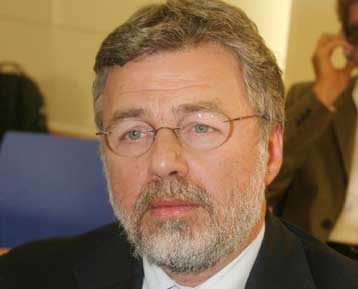 Θύελλα προκαλούν στην κυβέρνηση οι δηλώσεις Δημητρακόπουλου για την απογραφή