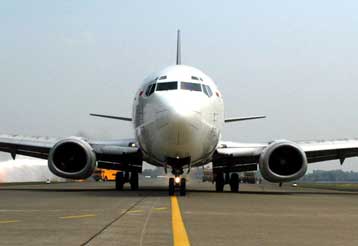 Παρ ολίγον τραγωδία στην Ινδονησία – Πιλότος απεβίωσε μετά την προσγείωση αεροπλάνου