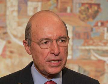 Νέα παρέμβαση για την οικονομία προετοιμάζει ο Κώστας Σημίτης