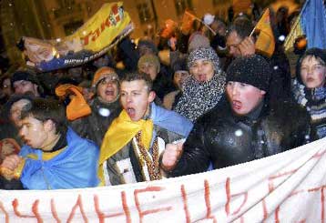 Στους δρόμους οι Ουκρανοί, διαμαρτυρόμενοι για το αποτέλεσμα των προεδρικών εκλογών