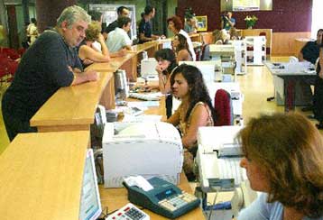 Αδικες για μισθωτούς και συνταξιούχους οι φορολογικές αλλαγές, λέει η ΟΚΕ