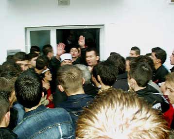 Ποινική δίωξη κατά τριών μελών του τηλεοπτικού συνεργείου για τα επεισόδια στον Εχίνο