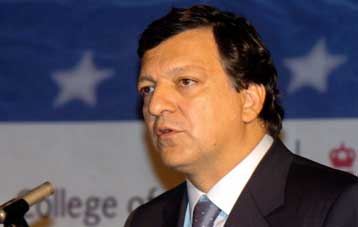 Ανεξάρτητη, αξιόπιστη και ισχυρή Κομισιόν υπόσχεται ο Μπαρόζο