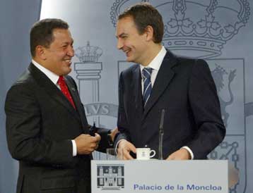 Με τραγούδι σχολίασε ο Τσάβες στην πληροφορία ότι ο Αθνάρ επιθυμούσε την ανατροπή του