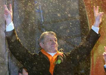 Συμφωνία Κούτσμα –  Γιουστσένκο για συνομιλίες υπό το φόβο εμφυλίου στην Ουκρανία