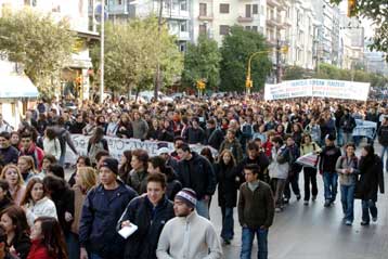 Πανεκπαιδευτικό συλλαλητήριο στη Θεσσαλονίκη για τις ελλείψεις στα σχολεία