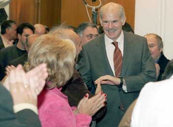 Η κυβέρνηση εκθέτει τη χώρα στο εξωτερικό, δήλωσε από τη Χαλκίδα ο Γ.Παπανδρέου