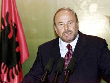 Με ανατροπή απειλείται η κυβέρνηση του Φάτος Νάνο