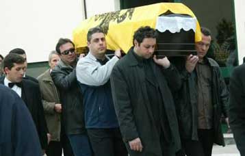 Οπαδοί της ΑΕΚ προκάλεσαν φθορές σε σύνδεσμο φιλάθλων του Παναθηναϊκού