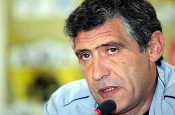 Δεν είμαι τρελός, δεν πάμε για το UEFA-«Προσγειωμένος» ο Σάντος πριν την Λιλ