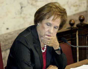 Ήλθε η ώρα να δούμε γυναίκες σε όλα τα αξιώματα, λέει η πρόεδρος της Βουλής