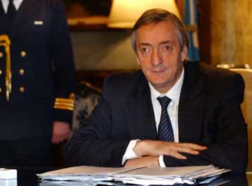 Για συγκέντρωση εξουσίων κατηγορεί η αντιπολίτευση τον πρόεδρο της Αργεντινής