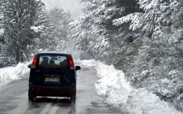 Τσουχτερό κρύο σε ολόκληρη την χώρα – Χιόνια στα βόρεια προάστια της Αττικής