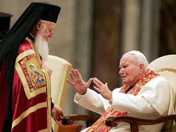 Ιστορική παράδοση ιερών λειψάνων στον Πατριάρχη Βαρθολομαίο από τον Πάπα