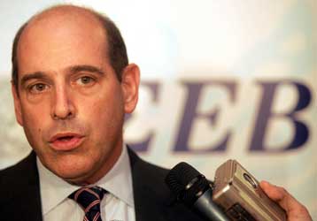 Διαφορετικές εκτιμήσεις για την απογραφή εκφράζουν βιομήχανοι και κυβερνητικά στελέχη