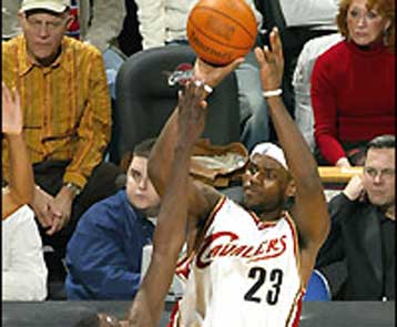 Ξεπέρασε τους 2.000 πόντους ο ΛεΜπρον Τζέιμς στη νίκη των Καβαλίερς