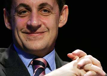 Πρόεδρος του γαλλικού UMP εξελέγη με ευρεία πλειοψηφία ο Νικολά Σαρκοζί