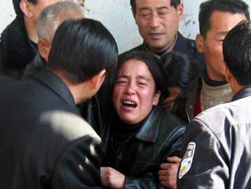 Μάχη με το χρόνο δίνουν οι κινεζικές αρχές για τη σωτηρεία 141 ανθρακωρύχων