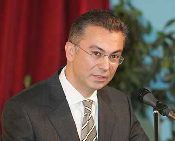 Οργανωμένα κέντρα επιτίθενται στην κυβέρνηση, υποστηρίζει ο Θ.Ρουσόπουλος