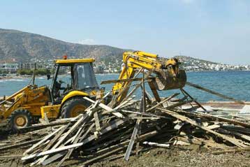 Κατεδαφιστέα όλα τα παράνομα κτίσματα εντός ορίου του αιγιαλού
