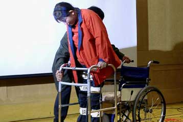 Θύμα παράλυσης «ξαναπερπατά έπειτα από 20 χρόνια» χάρη στα βλαστικά κύτταρα