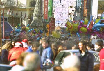 Από τις 17 Δεκεμβρίου το εορταστικό ωράριο στα εμπορικά καταστήματα