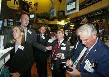 Μεικτές τάσεις επικράτησαν τη Δευτέρα στη Γουόλ Στριτ