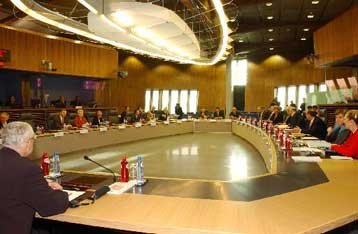 Αντιμέτωπη με το ενδεχόμενο προδικαστικής διαδικασίας μετά την απογραφή η Ελλάδα