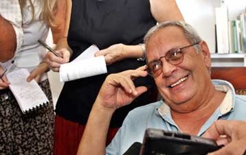 Ελεύθερος αφέθηκε από τις κουβανικές Αρχές ο ποιητής και δημοσιογράφος Ραούλ Ριβέρο