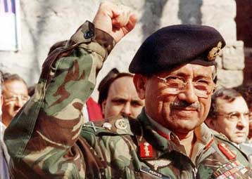 Και με το νόμο ο Μουσαράφ παραμένει αρχηγός των Ενόπλων Δυνάμεων του Πακιστάν