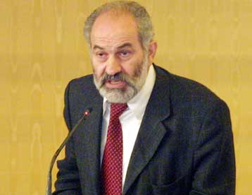 Με αιχμές προς τους πρώην συναδέλφους του η κατάθεση Σμπώκου στην Εξεταστική