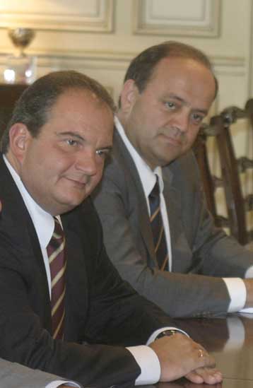 Αποκαλύψεις και παραιτήσεις για μετεγγραφές που «δεν αντέχει ο πολιτικός κόσμος»