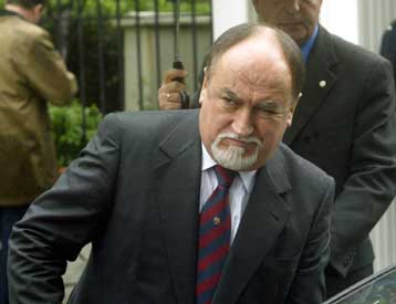 Έσοδα από περαίωση εκκρεμών υποθέσεων και ληξιπρόθεσμες οφειλές αναζητά η κυβέρνηση