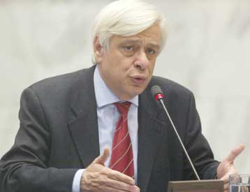 Αντιδράσεις για τις προσωπικές συνεντεύξεις στη διαδικασία πρόσληψης συμβασιούχων