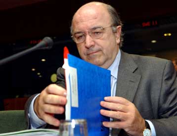 Κινεί προδικαστική διαδικασία για την Ελλάδα μετά την απογραφή η Κομισιόν