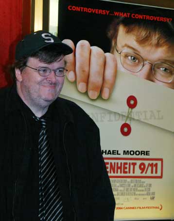 Ο ακήρυχτος πόλεμος μεταξύ Λευκού Οίκου και Μάικλ Μουρ