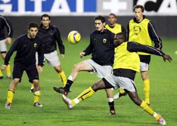 Ξεχάσετε την Μπέτις, παίζουμε με την ομάδα του Ντέμη, λέει στους Ισπανούς ο Καπαρός