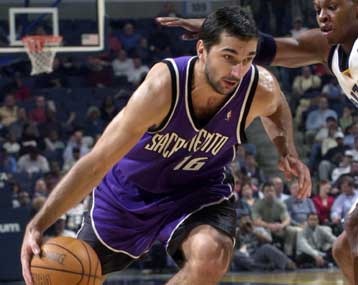 Σπουδαία εκτός έδρας νίκη για τους «βασιλιάδες» του Σακραμέντο επί των Χόρνετς