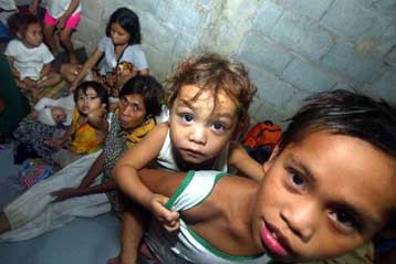 Ξεπέρασαν τους 1.000 οι νεκροί και αγνοούμενοι από την καταιγίδα στις Φιλιππίνες