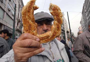 Κλίμα δυσαρέσκειας για την οικονομική πολιτική αποτυπώνει έρευνα των συνδικάτων