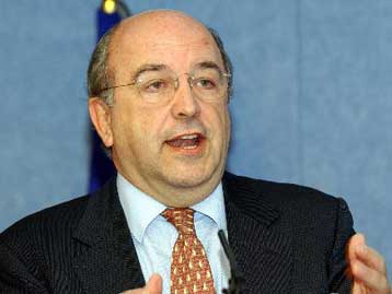 Πολιτική απόφαση Ecofin για να μην τεθεί η Ελλάδα υπό επιτήρηση επιδιώκει η κυβέρνηση