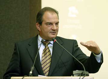 Τίποτα δεν επισκιάζει την επίσκεψη του πρωθυπουργού στη Μόσχα, δηλώνει η κυβέρνηση