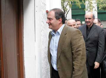 «Οδηγίες» Καραμανλή προς τους προέδρους των Νομαρχιακών Επιτροπών της ΝΔ